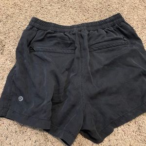 Lululemon shorts black size 4